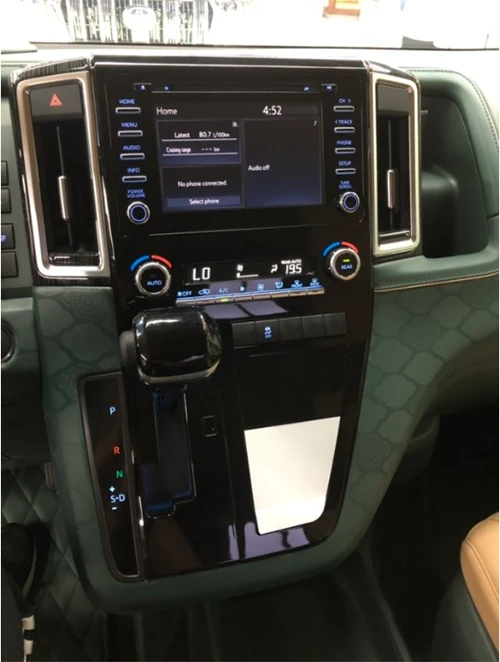 Granvia 3.5L six-seat Royal Salfa Yachting Wald Signature Edition central control screen
