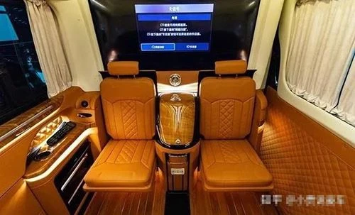 Mercedes-Benz Sprinter to'qqiz o'rindiqli karvon qirollik interyeri bilan