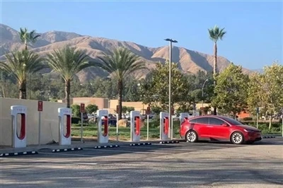 Tesla band bo'lgan soatlarda qo'shimcha to'lovlarni to'lash uchun yangi fokus...