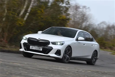 BMW 5 Series asosiy va o'z brendining yuragi